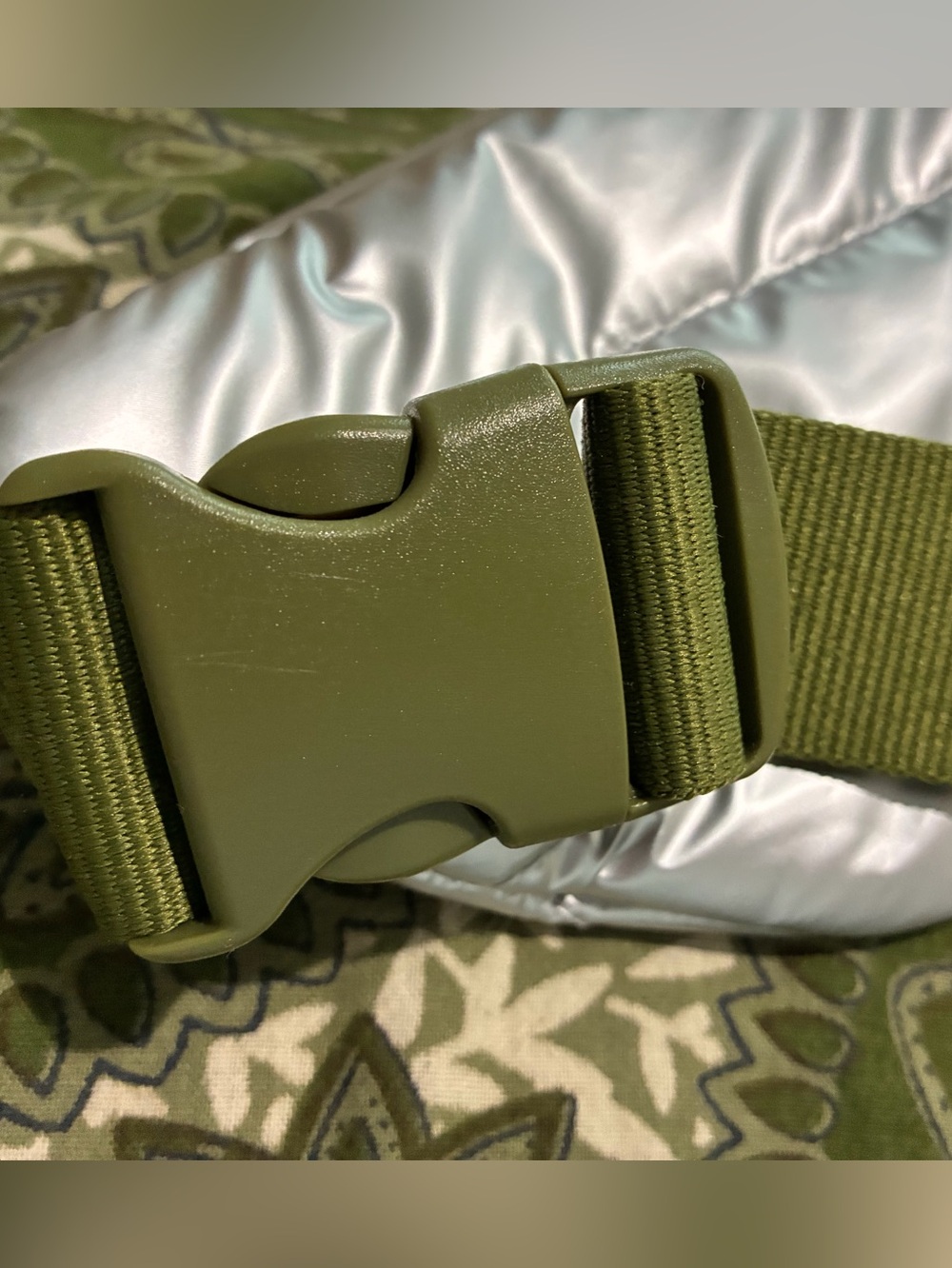 The Perfect Marc Jacobs Metallic Silver Quilted Belt Bag. NWT. Green adjust belt - Picture 11 of 13
